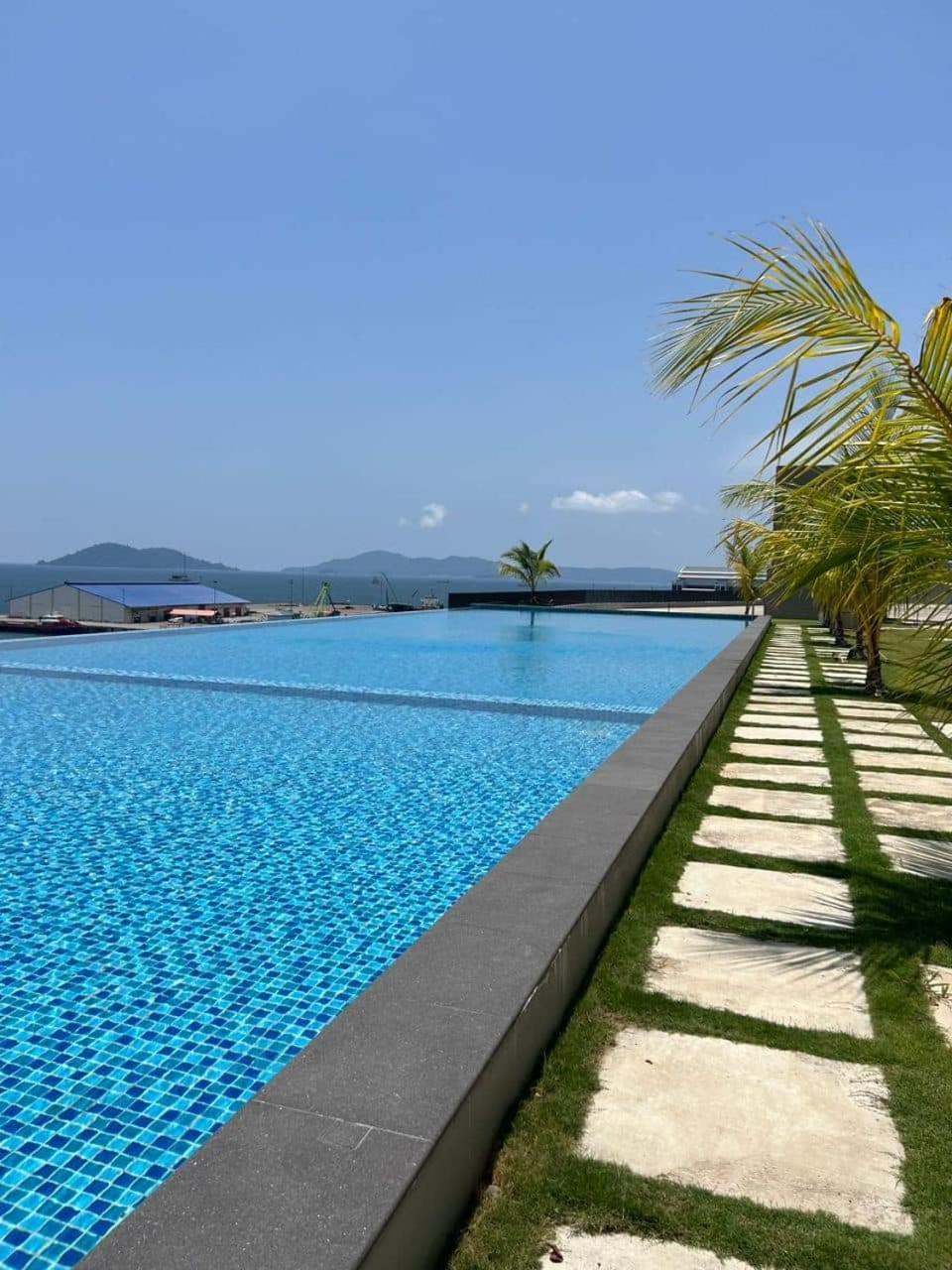 فندق Jesselton Quay Sea View كوتا كينابالو المظهر الخارجي الصورة